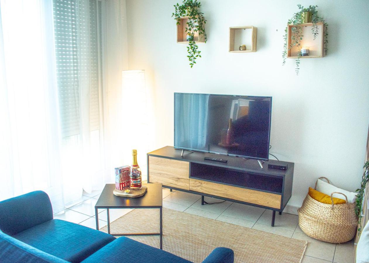 Studio Charmant Cergy Le Haut Au Pied De La Gare ! Parking Prive ! Lejlighed Eksteriør billede