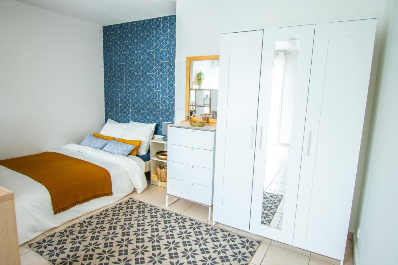 Studio Charmant Cergy Le Haut Au Pied De La Gare ! Parking Prive ! Lejlighed Eksteriør billede